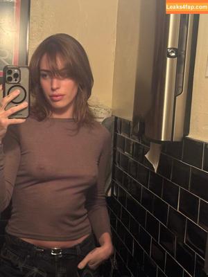 Clara McGregor photo #0082