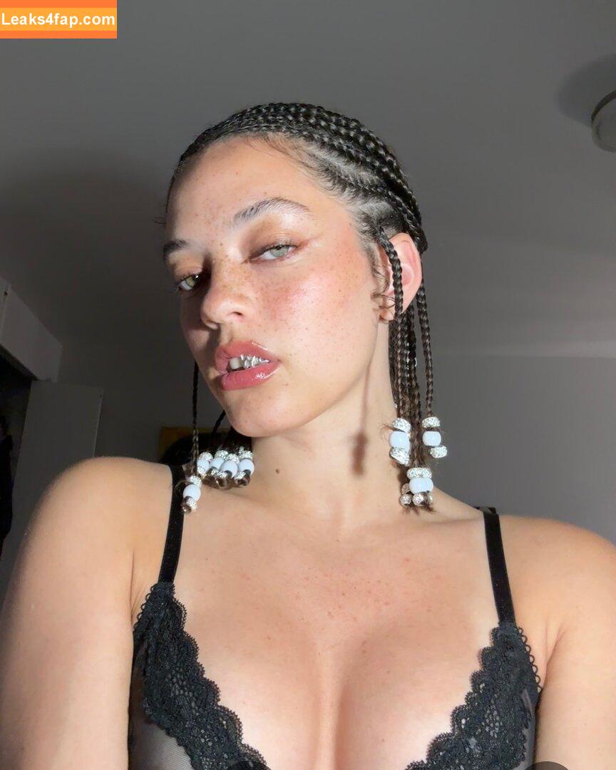 clara.west / clara_west leaked photo photo #0096