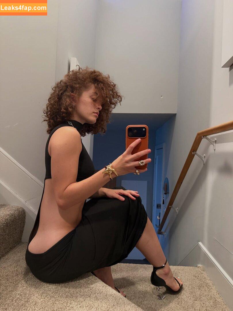 clara.west / clara_west leaked photo photo #0106