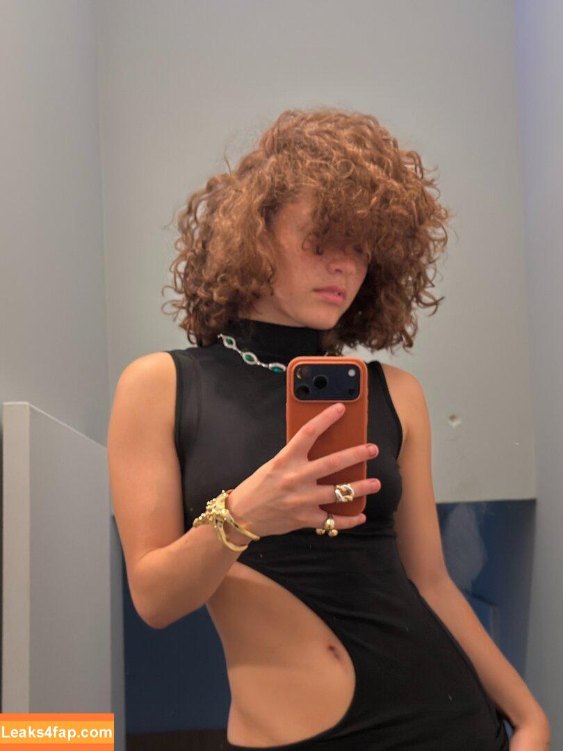 clara.west / clara_west leaked photo photo #0109