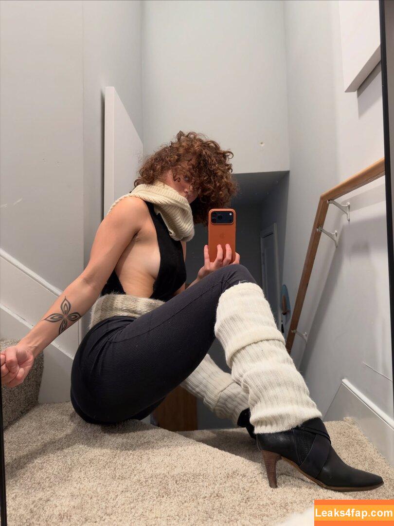 clara.west / clara_west leaked photo photo #0111