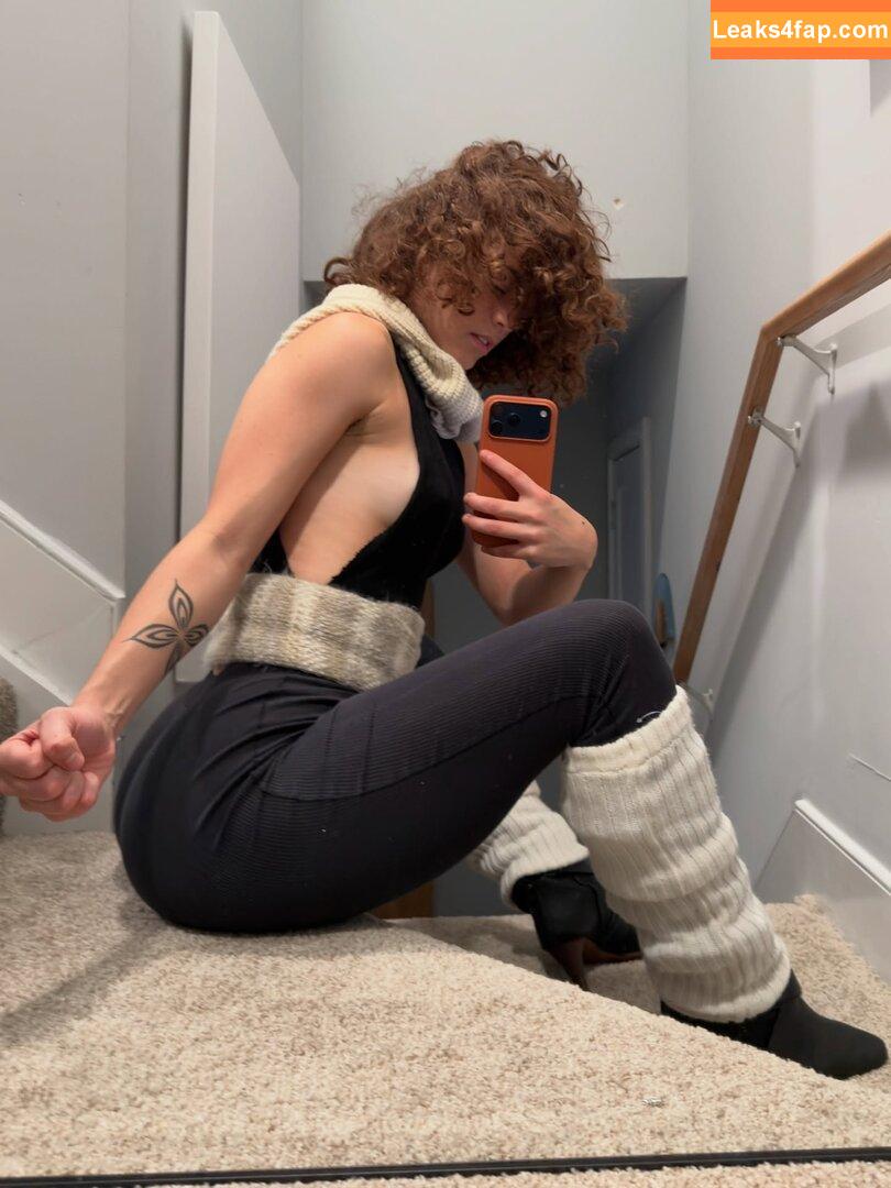 clara.west / clara_west leaked photo photo #0112