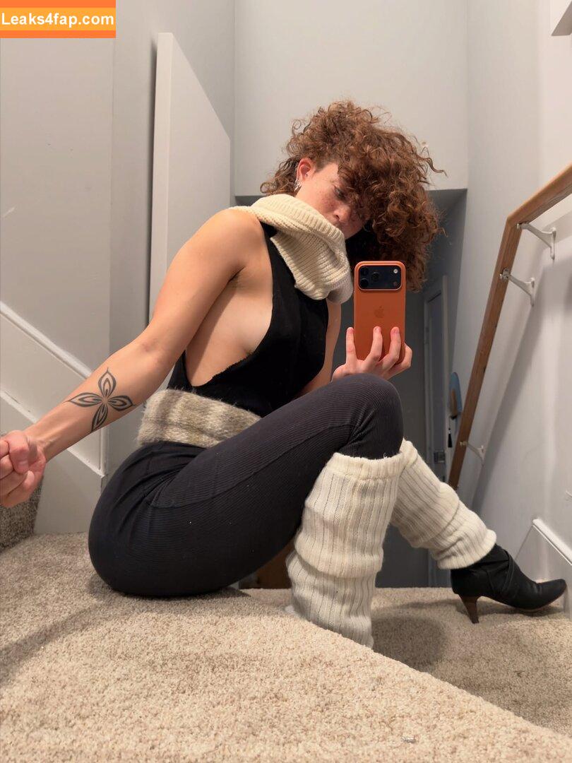 clara.west / clara_west leaked photo photo #0116