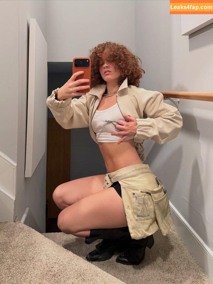 clara.west / clara_west leaked photo photo #0122