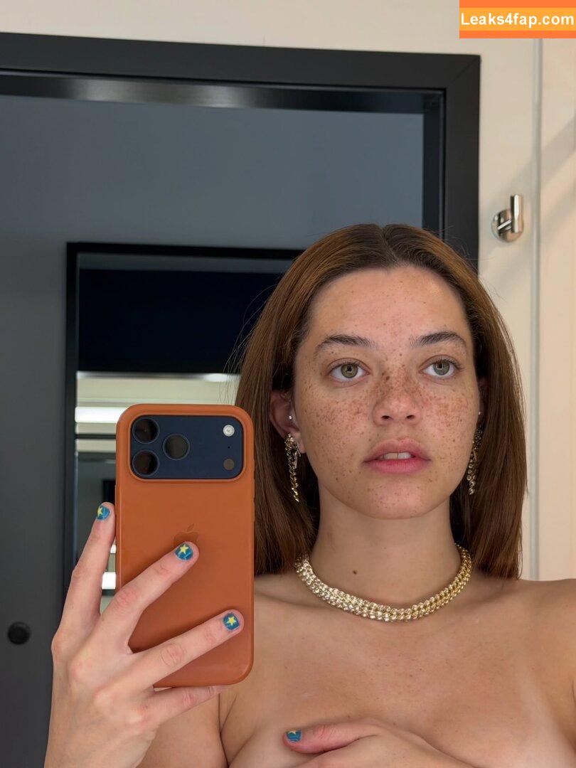 clara.west / clara_west leaked photo photo #0124