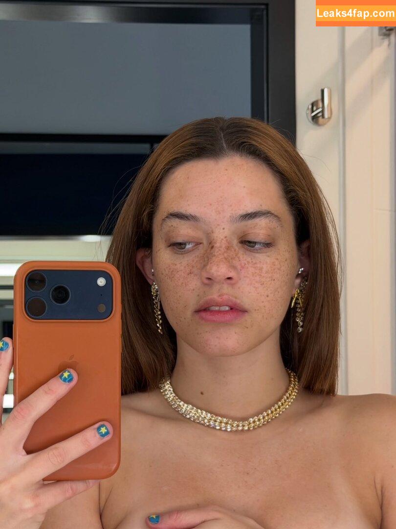 clara.west / clara_west leaked photo photo #0125