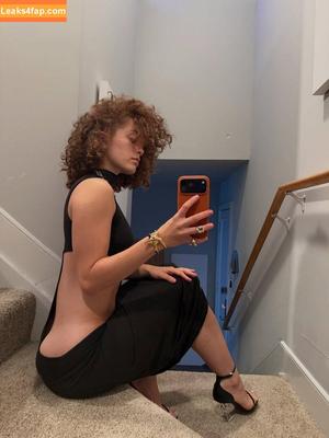 clara.west photo #0106