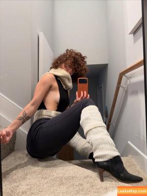 clara.west photo #0111