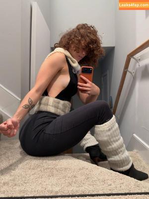 clara.west photo #0112