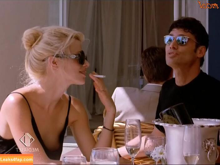 Claudia Schiffer / claudiaschiffer слитое фото фото #0123