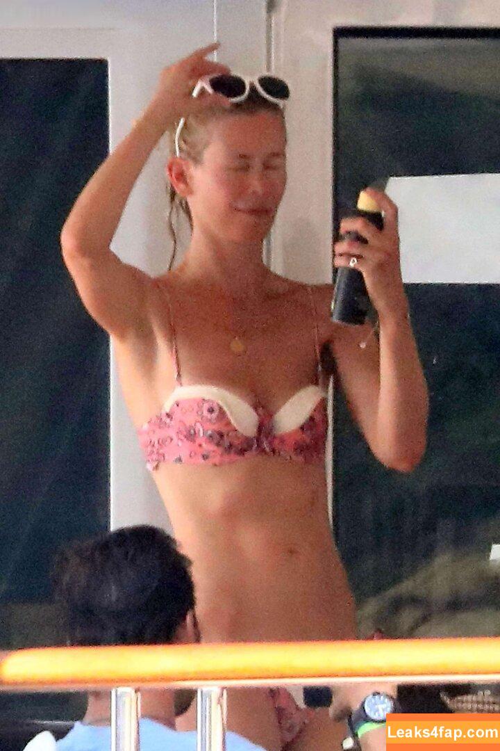 Claudia Schiffer / claudiaschiffer leaked photo photo #0229