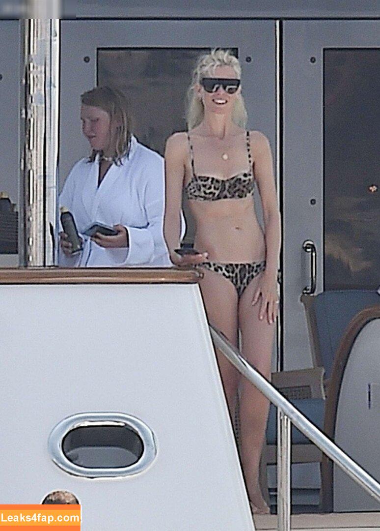 Claudia Schiffer / claudiaschiffer leaked photo photo #0238