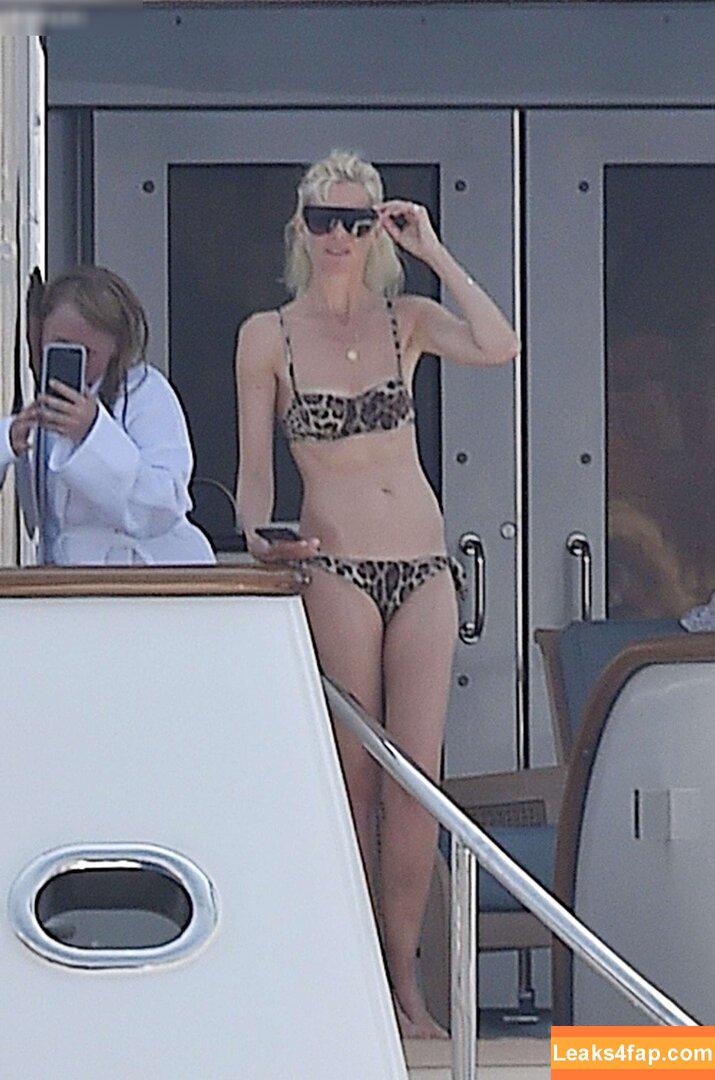 Claudia Schiffer / claudiaschiffer leaked photo photo #0243