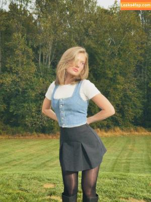 Claudia Walsh photo #0257
