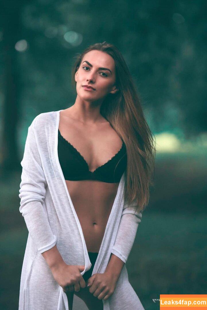 claudiroxa / Claudia Roxana / cristeatina23 / ninnisss_ leaked photo photo #1948