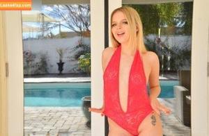 CoCo Lovelock photo #0315
