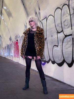 Comicbookgirl19 photo #0242