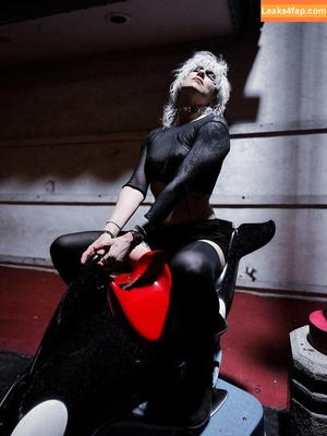 Comicbookgirl19 photo #0249