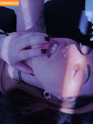 ConcealedBones photo #0178