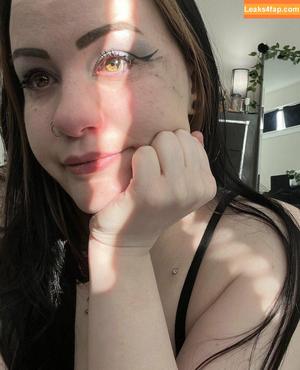ConcealedBones photo #0225