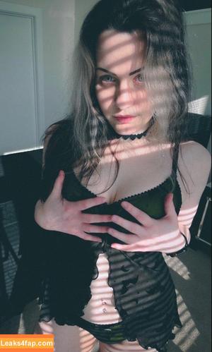 ConcealedBones photo #0229