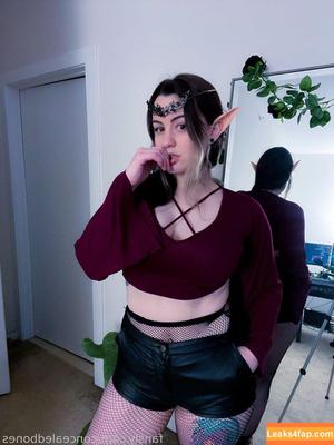 ConcealedBones photo #0389