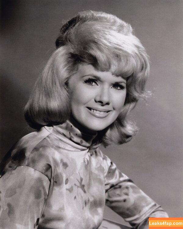 Connie Stevens / theconniestevens слитое фото фото #0007