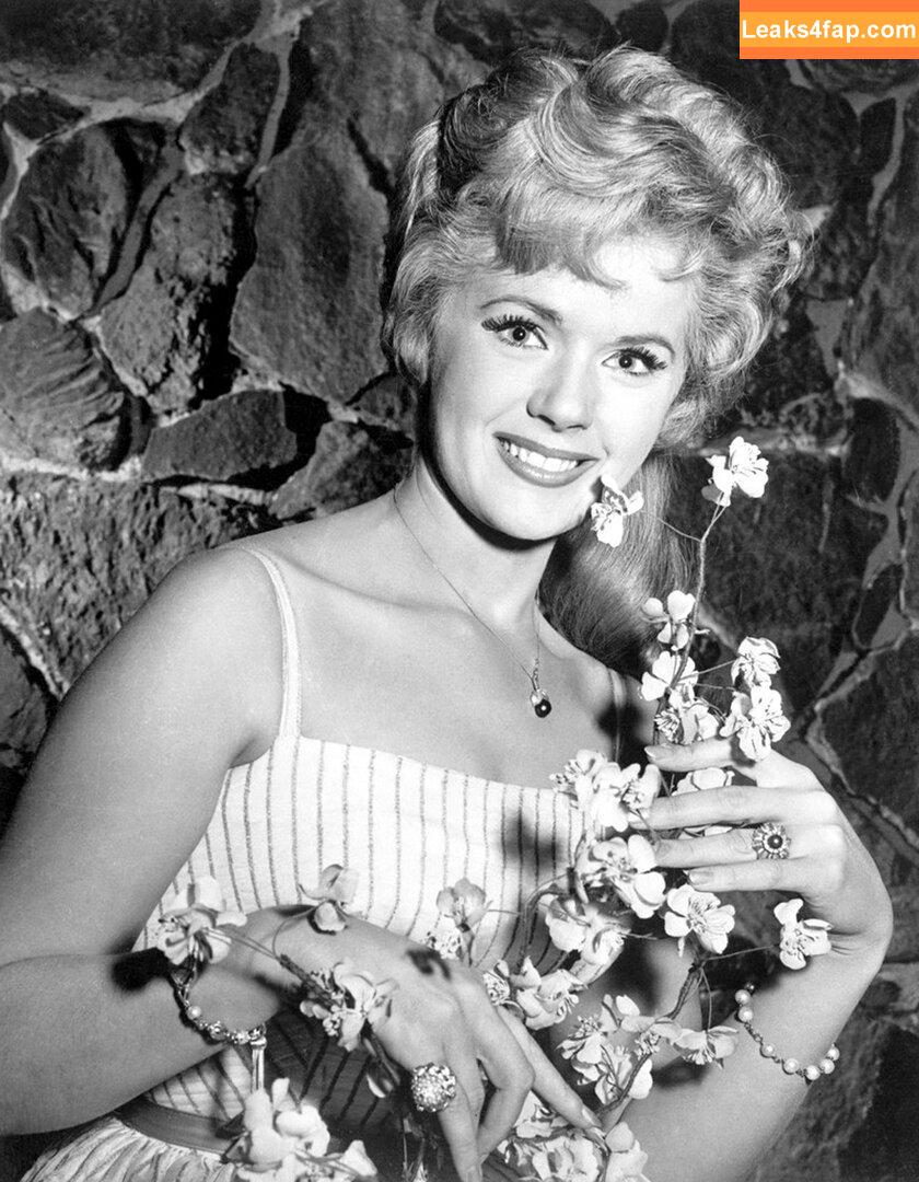 Connie Stevens / theconniestevens слитое фото фото #0013