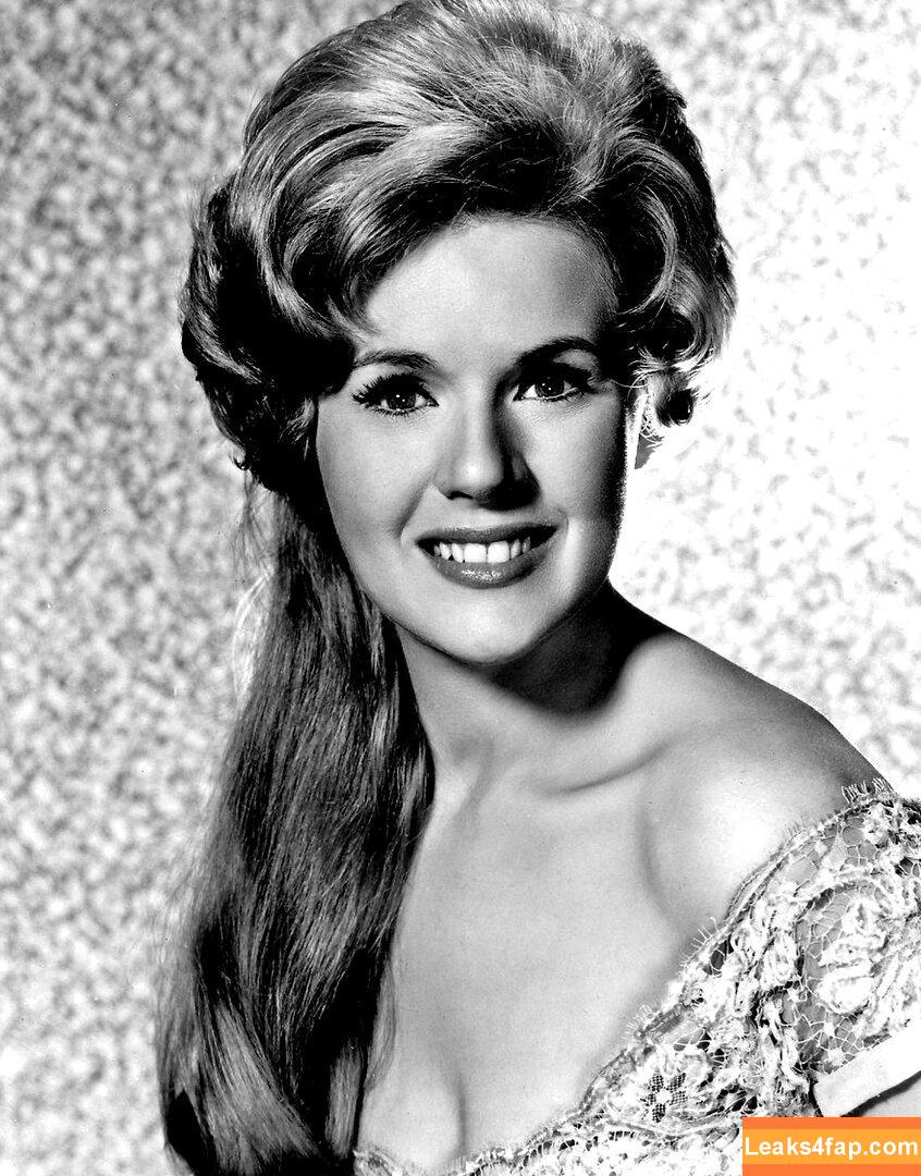 Connie Stevens / theconniestevens слитое фото фото #0039