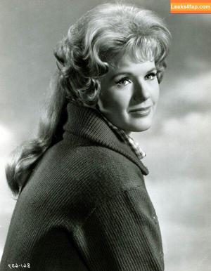 Connie Stevens photo #0006