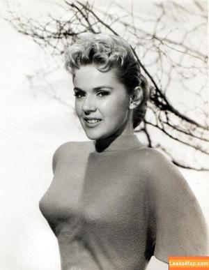 Connie Stevens photo #0029