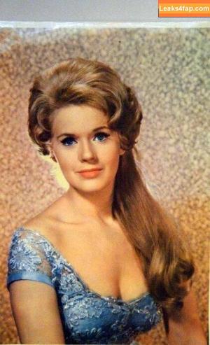 Connie Stevens photo #0032