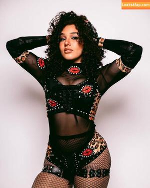 Corinne Joy фото #0007