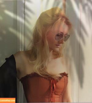Corrinne Wicks photo #0083