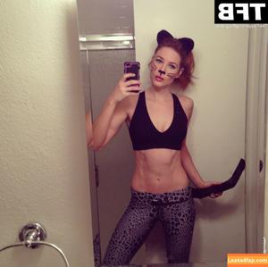 Courtney Hope photo #0020