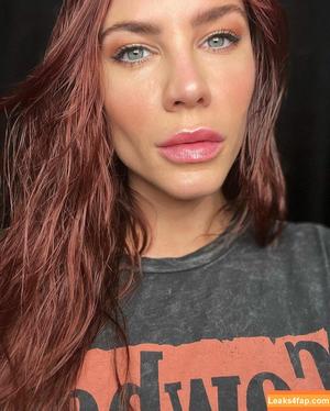 Courtney Hope photo #0051