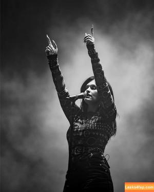 Courtney LaPlante photo #0294