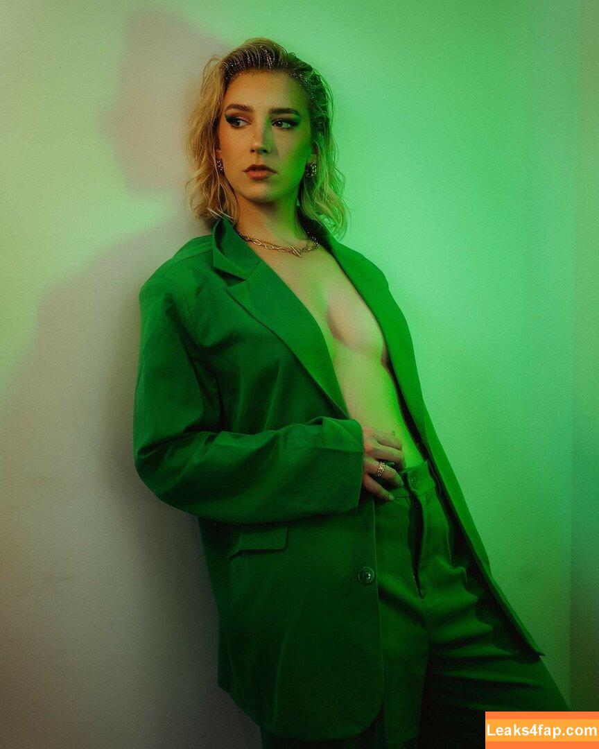 Courtney Miller / co_mill / courtney.miller / typicalvlogs leaked photo photo #0002