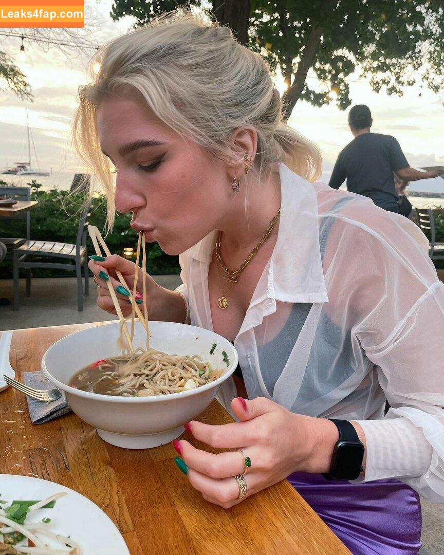 Courtney Miller / co_mill / courtney.miller / typicalvlogs leaked photo photo #0025