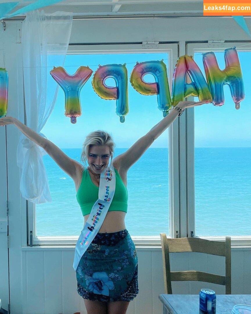 Courtney Miller / co_mill / courtney.miller / typicalvlogs leaked photo photo #0033