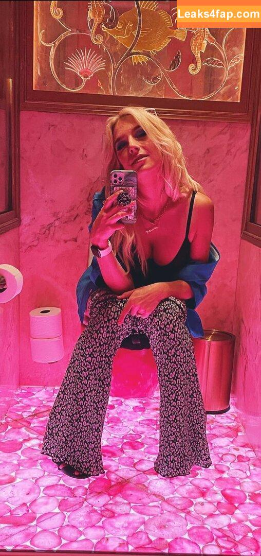 Courtney Miller / co_mill / courtney.miller / typicalvlogs leaked photo photo #0045