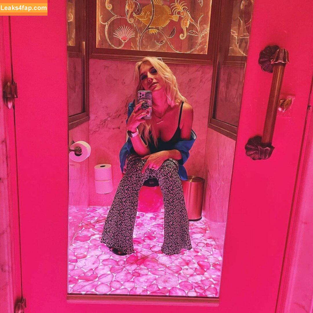 Courtney Miller / co_mill / courtney.miller / typicalvlogs leaked photo photo #0054