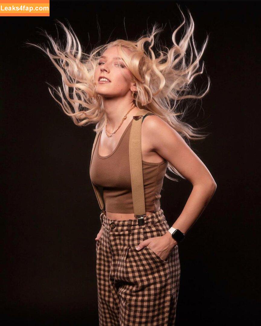 Courtney Miller / co_mill / courtney.miller / typicalvlogs leaked photo photo #0076