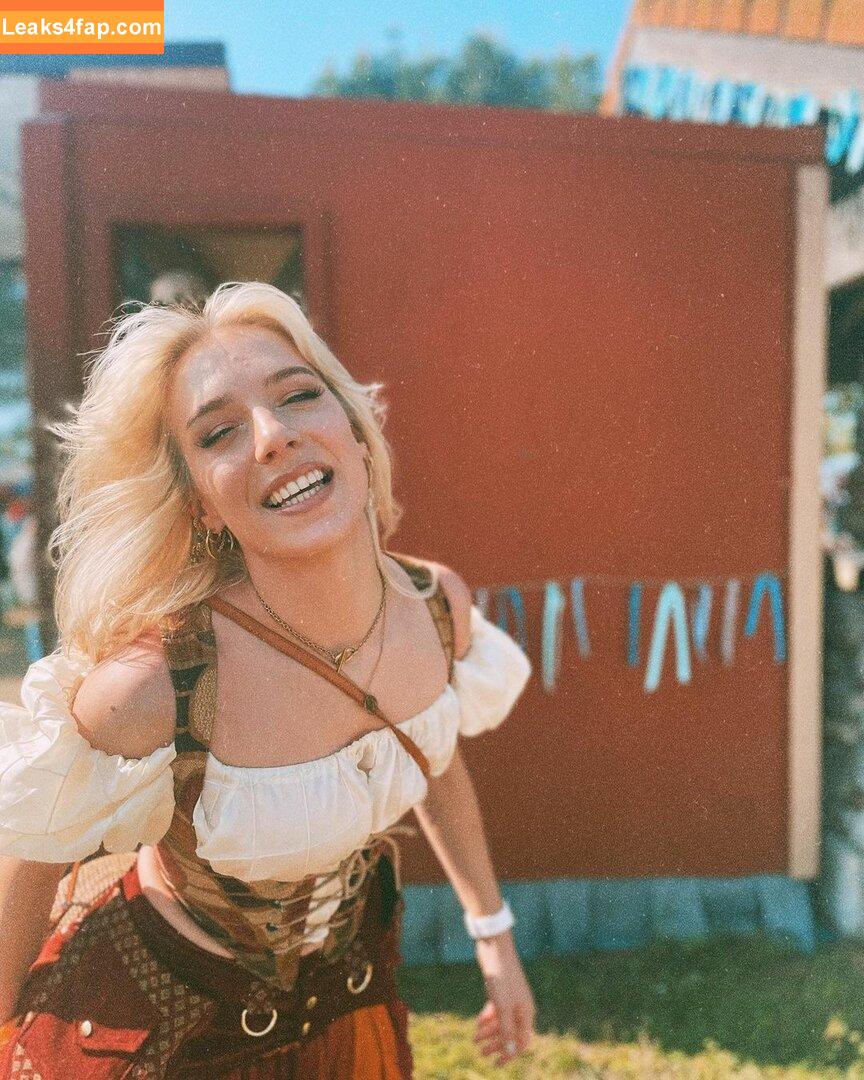 Courtney Miller / co_mill / courtney.miller / typicalvlogs leaked photo photo #0177