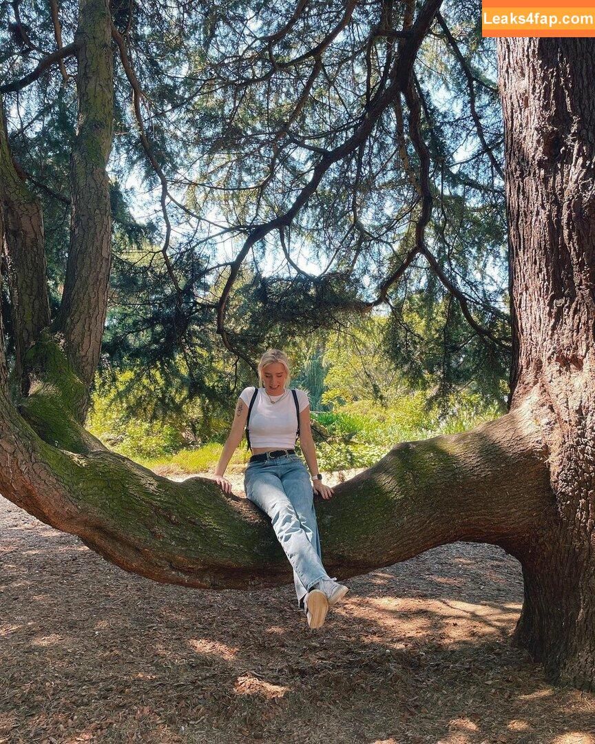 Courtney Miller / co_mill / courtney.miller / typicalvlogs leaked photo photo #0194