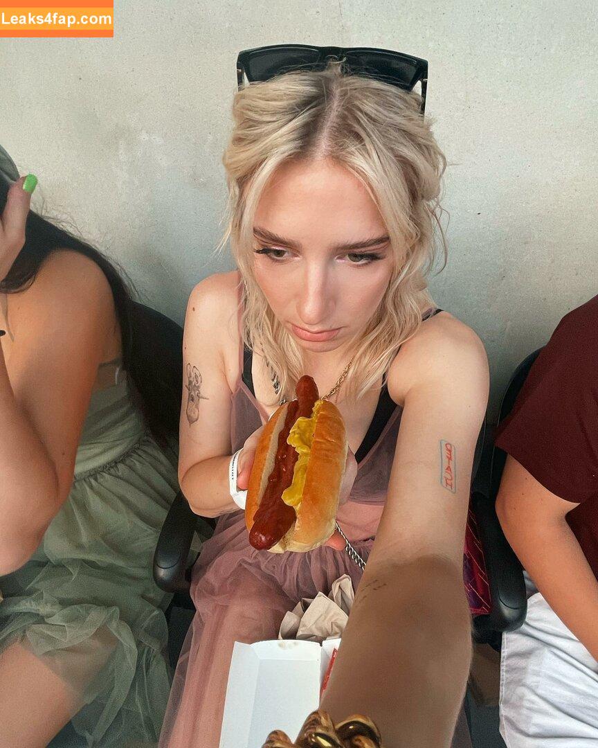 Courtney Miller / co_mill / courtney.miller / typicalvlogs leaked photo photo #0227