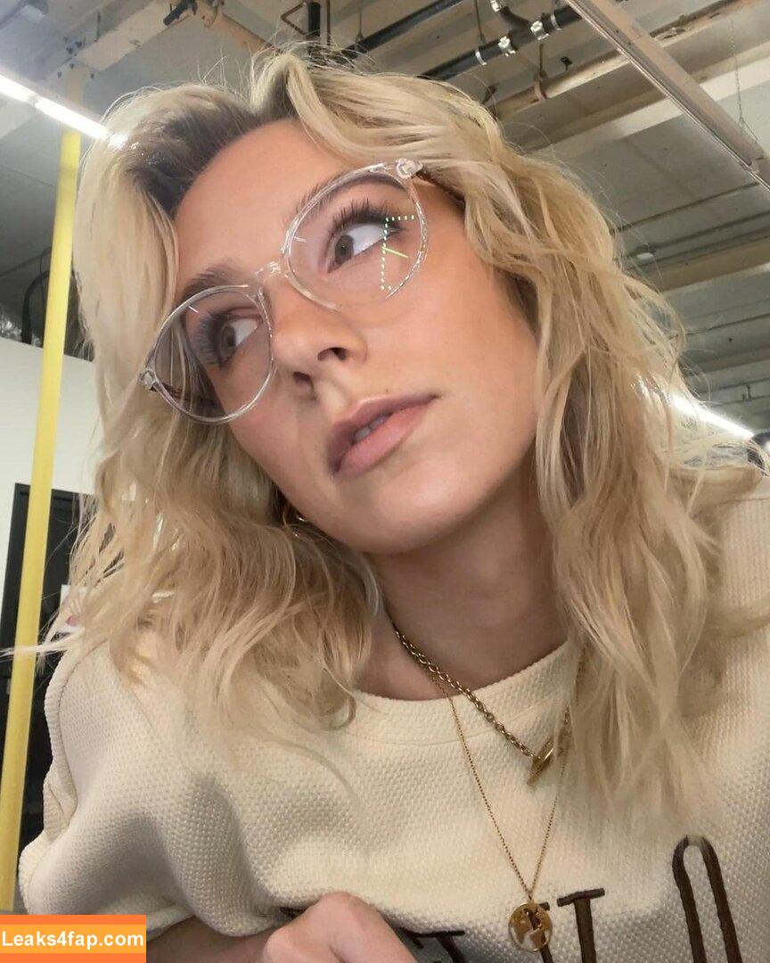 Courtney Miller / co_mill / courtney.miller / typicalvlogs leaked photo photo #0237