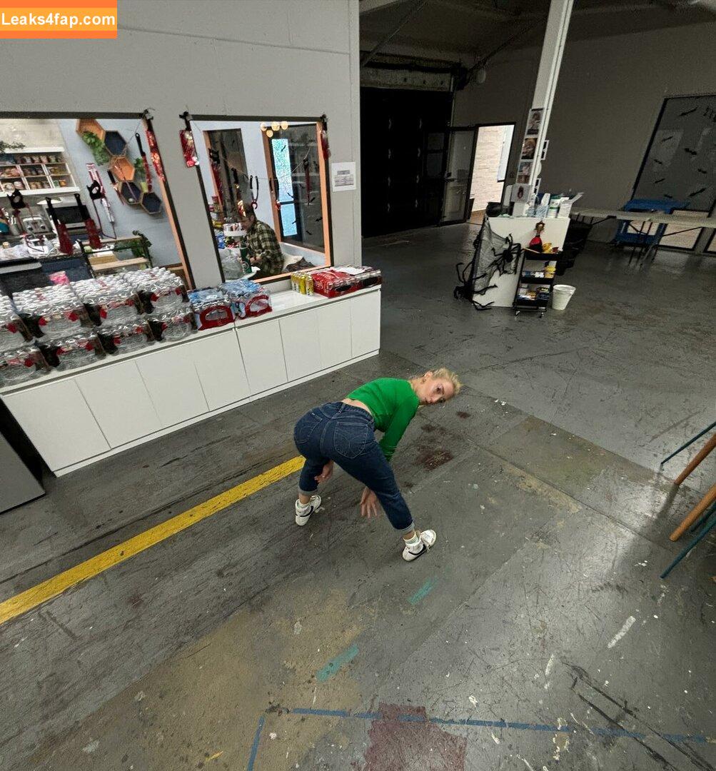 Courtney Miller / co_mill / courtney.miller / typicalvlogs leaked photo photo #0298