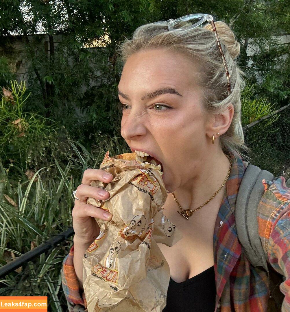 Courtney Miller / co_mill / courtney.miller / typicalvlogs leaked photo photo #0300