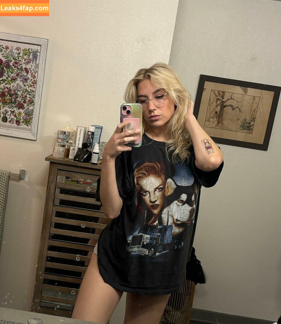 Courtney Miller / co_mill / courtney.miller / typicalvlogs leaked photo photo #0301